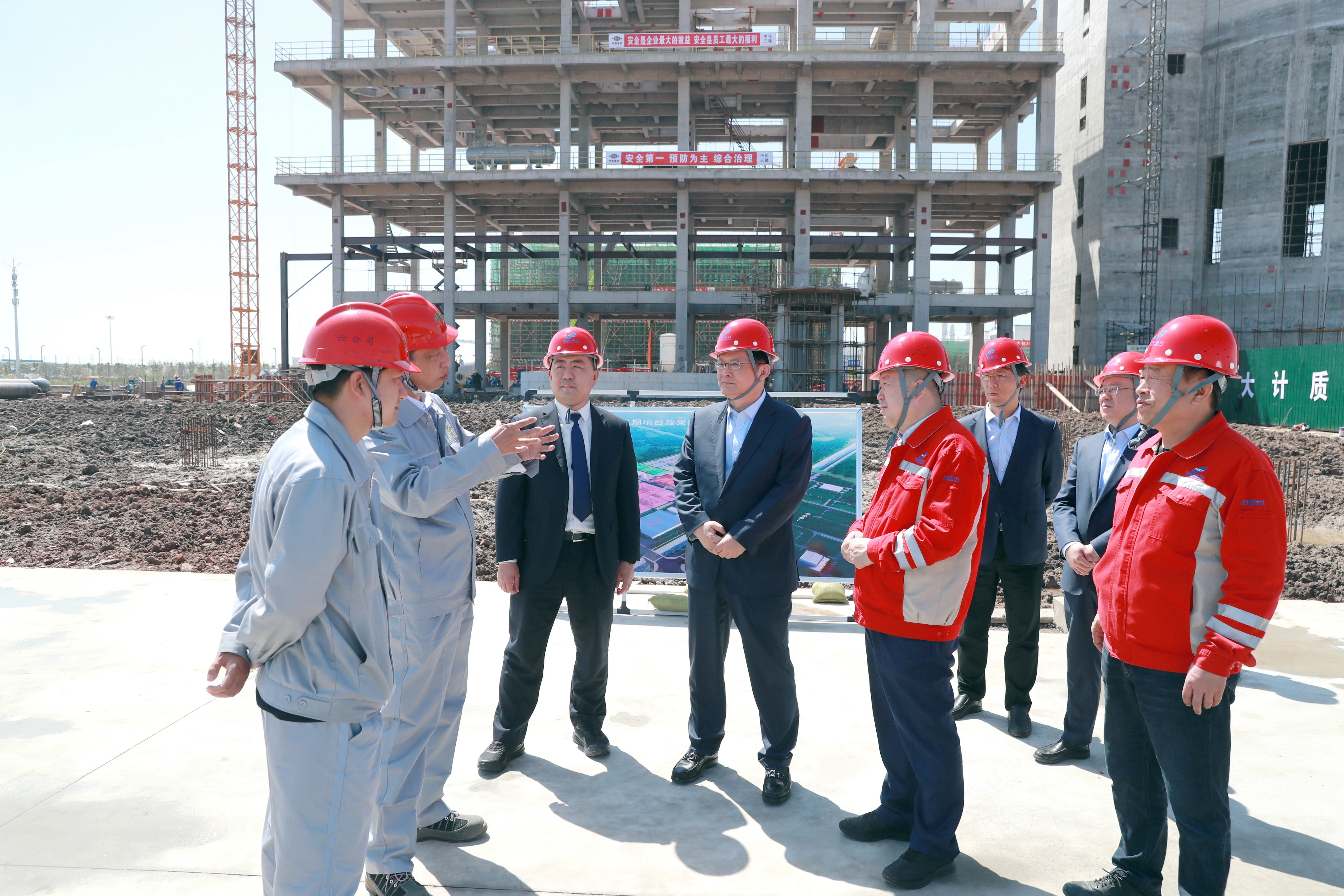 樊軍對華魯恒升高質量發展提出新要求: 乘勢而上加力提速 踏上高原再攀高峰-4 樊軍對華魯恒升高質量發展提出新要求: 乘勢而上加力提速 踏上高原再攀高峰-4.jpg